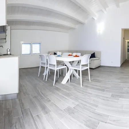 L'ancora Holidays Apartment *